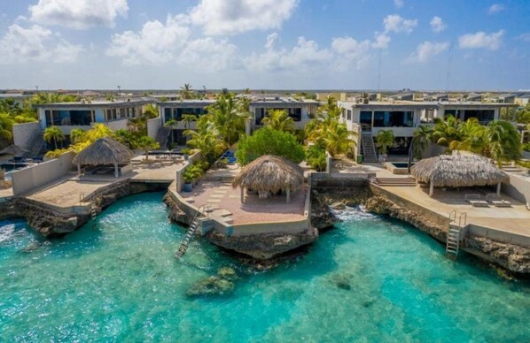 Exterior - Luxury villa with private pool and private beach (Punt Vierkant)