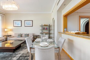Appartement Deluxe, 2 chambres, vue sur la mer | Salle à manger