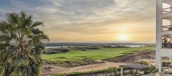 Cozy Golfside Studio