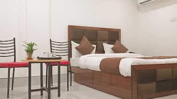 Deluxe Double Room | Laptop workspace, free WiFi