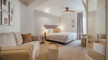 Superior studio | Donsdekens, een kluis op de kamer, een laptopwerkplek