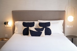 Deluxe Room | Down comforters, in-room safe, laptop workspace, iron/ironing board - Hotel Cetina Casa de Aguilar (Córdoba)