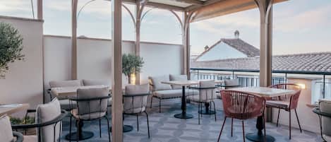 Frukostbuffé varje dag (EUR 12 per person)