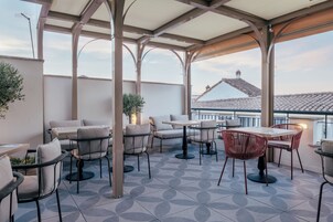 Daily buffet breakfast (EUR 12 per person)