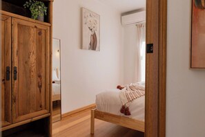 2 dormitoris, planxa i posts de planxar, wifi gratuïta i roba de llit