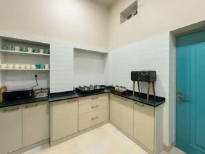 Private kitchen - The Bodhi 5 Bedroom LuxuryApartment Central Jaipur (Jaipur)
