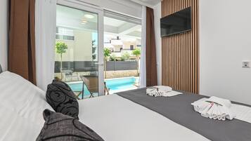 3 bedrooms, in-room safe, iron/ironing board, free WiFi