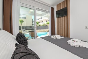 3 chambres, coffre-fort, fer et planche à repasser