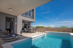 Pool - Villa Tina (Privlaka)