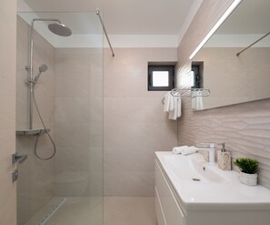 Bathroom - Villa Tina (Privlaka)