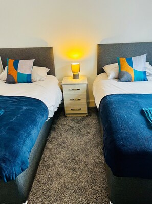 2 habitaciones, tabla de planchar con plancha y wifi gratis 