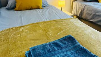 Apartment | 2 bedrooms, iron/ironing board, free WiFi, bed sheets