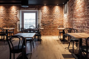 Café da manhã com buffet grátis todos os dias