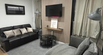 Modern Cosy Spacious 4 Bedroom House