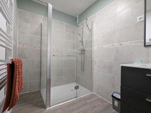 Bathroom - Spacious house with private pool, air conditioning, Wi-Fi, pets allowed and parking (Montbron)