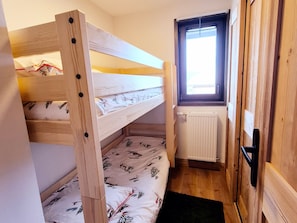 Room - Charming apartment in Montalbert center with balcony and parking, close to slopes (La Plagne Montalbert)