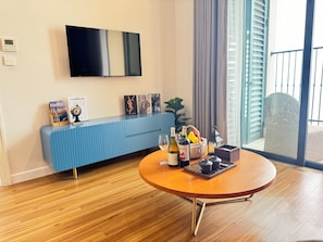 Luxury Apartment, Beach View | Living area