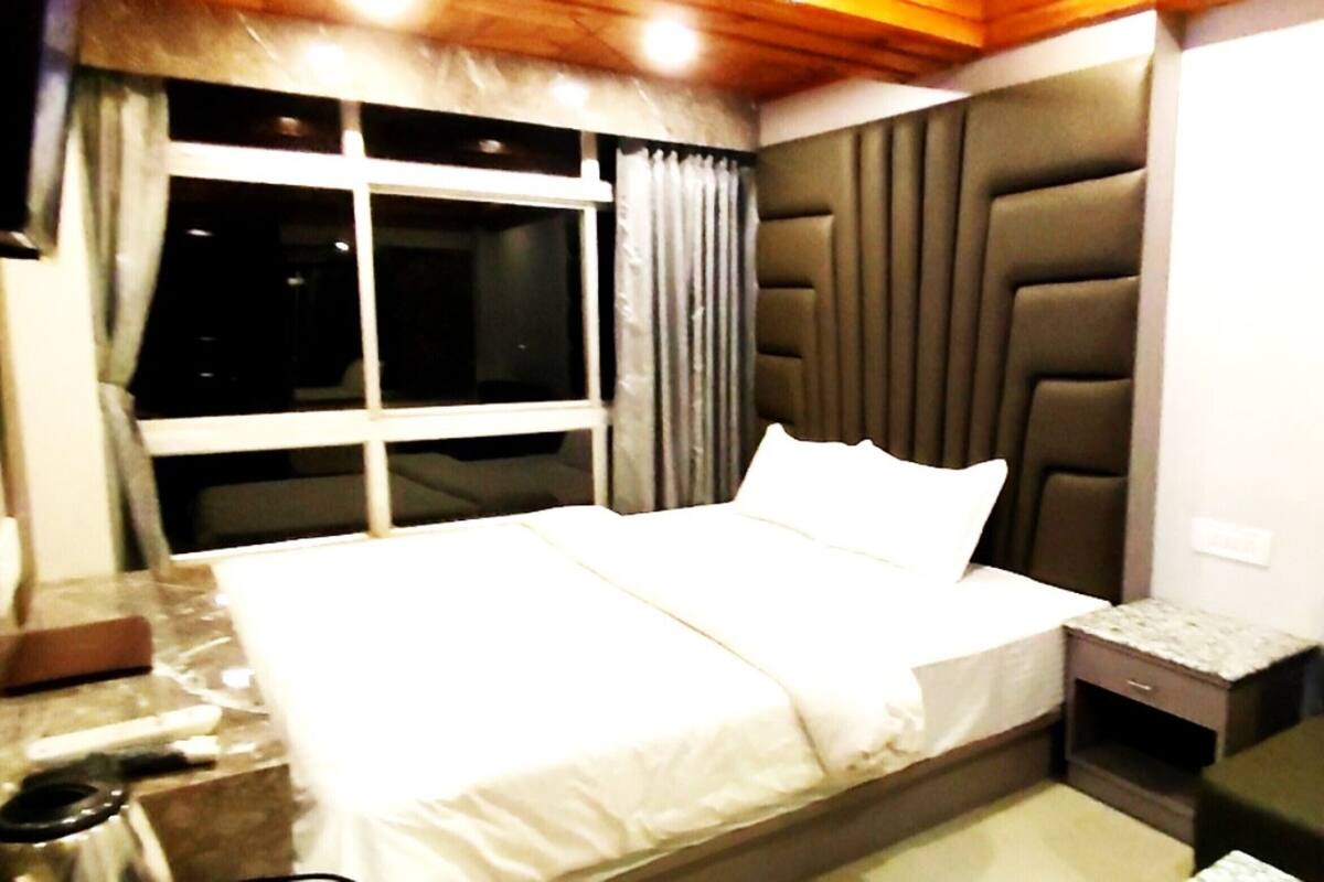 Habitación Deluxe doble, en esquina | Wifi gratis y ropa de cama