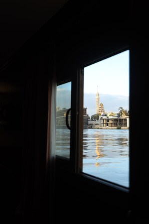 Deluxe Double or Twin Room, River View | Desk, free WiFi