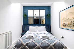 House | 2 bedrooms, free WiFi - Modern Airy 2-bed Gem in Trendy Stoke Newington (London)