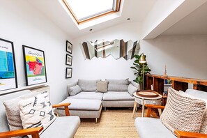 House | Living room - Modern Airy 2-bed Gem in Trendy Stoke Newington (London)