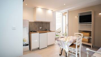Full-sized fridge, microwave, stovetop, espresso maker