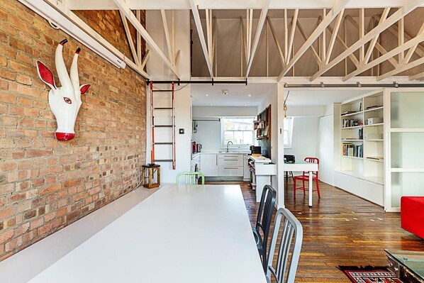Apartment | Living room - Charming Loft in Islington - Stunning View! (London)