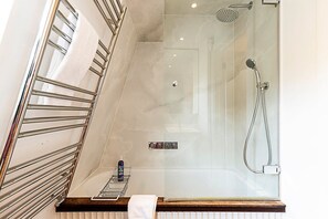 Apartment | Bathroom