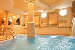 สระว่ายน้ำในร่ม