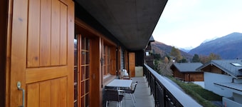 Small, cute and cozy apartment on the ground floor of a building located approx. 100m from the shutt