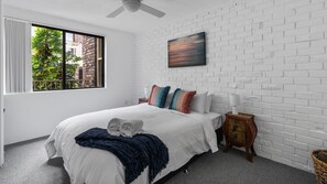 2 多间卧室、办公桌、免费 WiFi、床单