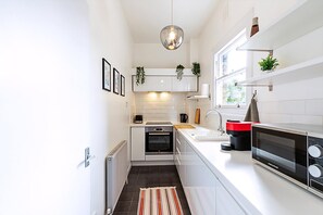 Apartment | Private kitchen - Charming First Floor Flat in Tufnell Park (London)