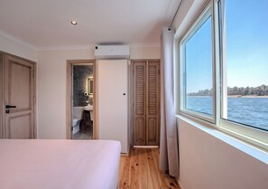 16 slaapkamers, een kluis op de kamer, een strijkplank/strijkijzer