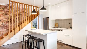 Fridge, stovetop, dishwasher, coffee/tea maker