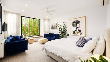 3 bedrooms, iron/ironing board, travel crib, free WiFi