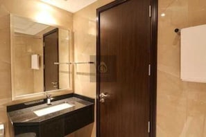 Hair dryer, towels, soap, toilet paper - Beautiful Unit - Downtown - Fully Furnished  - Available (دبي)