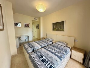 2 bedrooms, iron/ironing board, WiFi, bed sheets