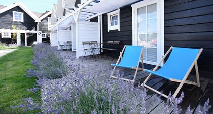 Charming 2-bedroom bungalow in lovely Grzybowo with WiFi