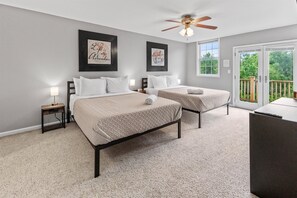 3 habitaciones, tabla de planchar con plancha, wifi y ropa de cama