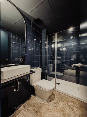 Dusche, Handtücher, Seife, Toilettenpapier