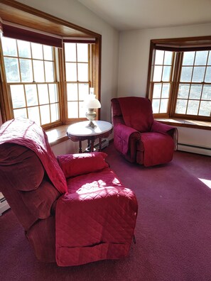 TV - Charming 5-bedroom farmhouse with AC, WiFi in delightful Ghent (Ghent)