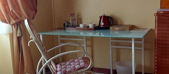 BED AND BREAKFAST - ARTIST SHARING