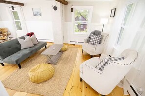 Smart TV - Cute, Renovated Historic Home on River, Walk to Downtown (Brandon)