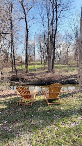 Cute, Renovated Historic Home on River, Walk to Downtown