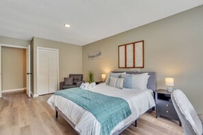 4 bedrooms, desk, iron/ironing board, travel crib