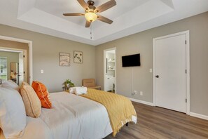 4 bedrooms, desk, iron/ironing board, travel cot