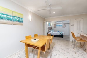 1 chambre, fer et planche à repasser, Wi-Fi gratuit, draps fournis