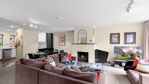TV, fireplace