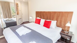 2 bedrooms, iron/ironing board, free WiFi, bed sheets - Lhotsky 2  -2 bedroom apartment in the heart of Thredbo (Thredbo)