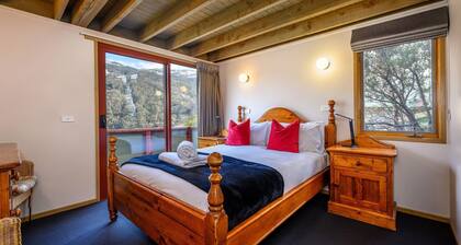 Banjo 5 - Two Bedroom & Loft Townhouse with mountain views